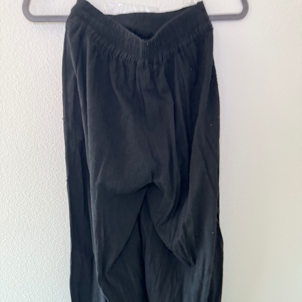 Black flowy relaxed cut pants by FAVLUX